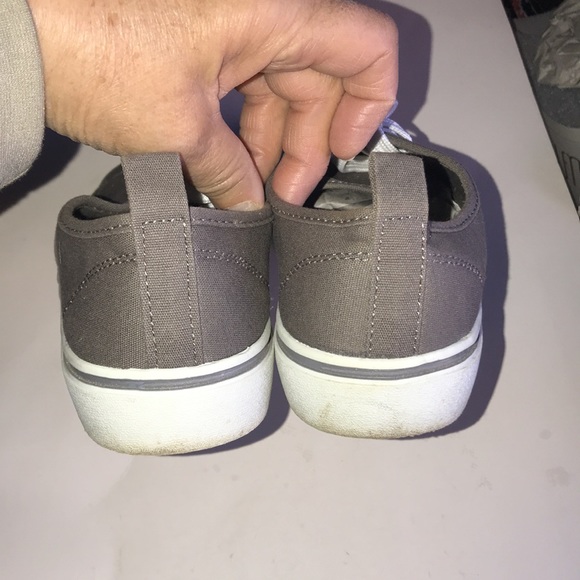 Women’s Faded Glory Sneakers - Picture 3 of 9